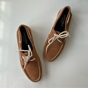 Sperry Topsider men’s boat shoes.